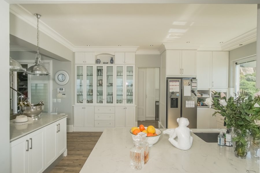 7 Bedroom Property for Sale in Cairnside Western Cape